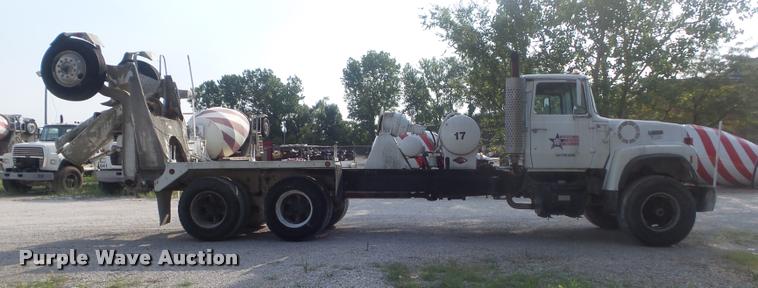 image for item K7520 1989 Ford LT9000 ready mix truck