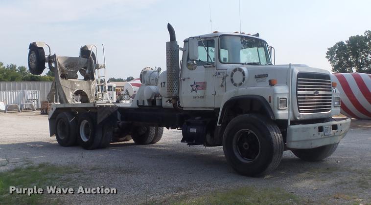 image for item K7520 1989 Ford LT9000 ready mix truck