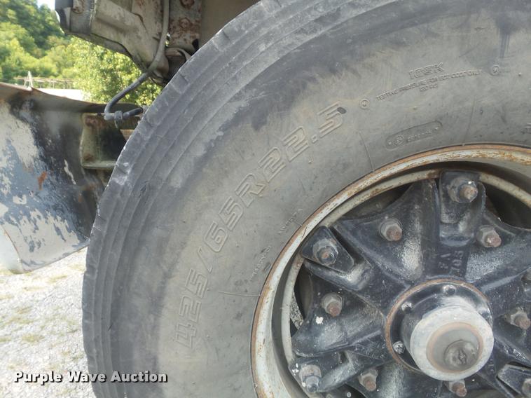 image for item K7520 1989 Ford LT9000 ready mix truck