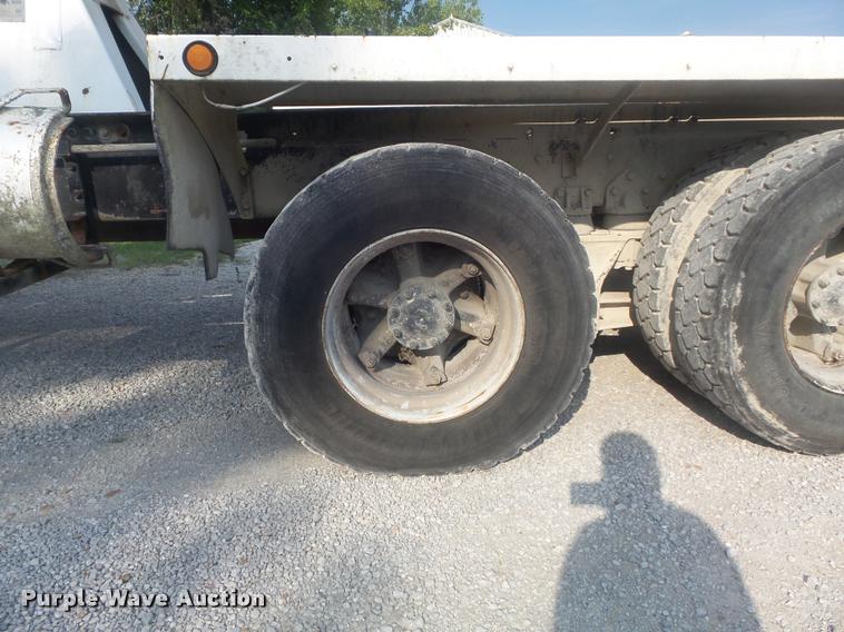 image for item K7520 1989 Ford LT9000 ready mix truck