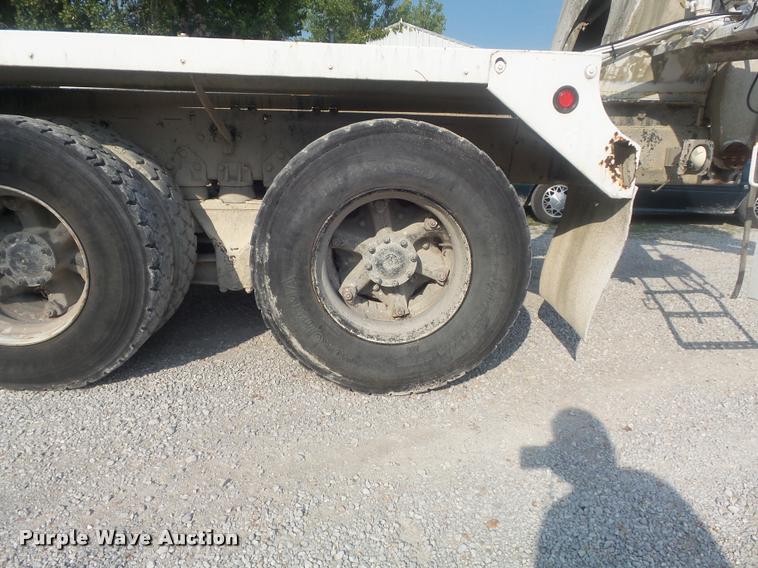 image for item K7520 1989 Ford LT9000 ready mix truck