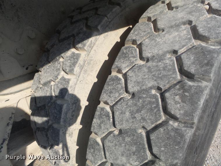 image for item K7520 1989 Ford LT9000 ready mix truck