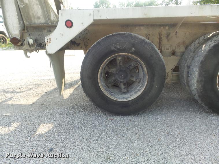 image for item K7520 1989 Ford LT9000 ready mix truck