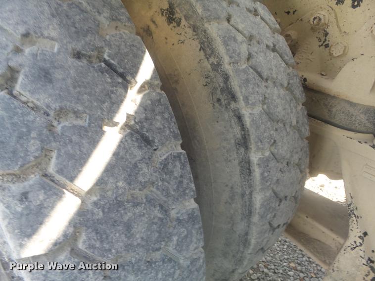 image for item K7520 1989 Ford LT9000 ready mix truck