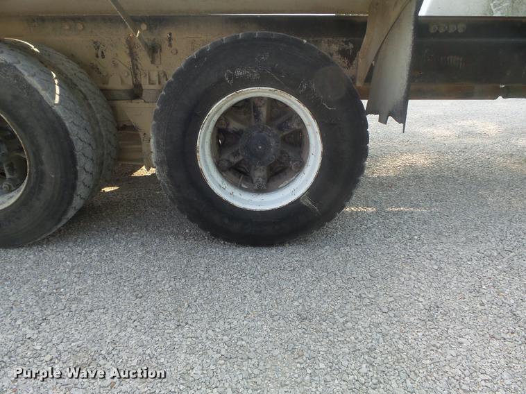 image for item K7520 1989 Ford LT9000 ready mix truck