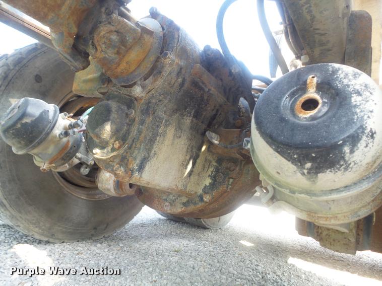 image for item K7520 1989 Ford LT9000 ready mix truck