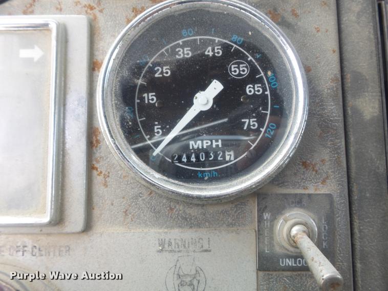 image for item K7520 1989 Ford LT9000 ready mix truck