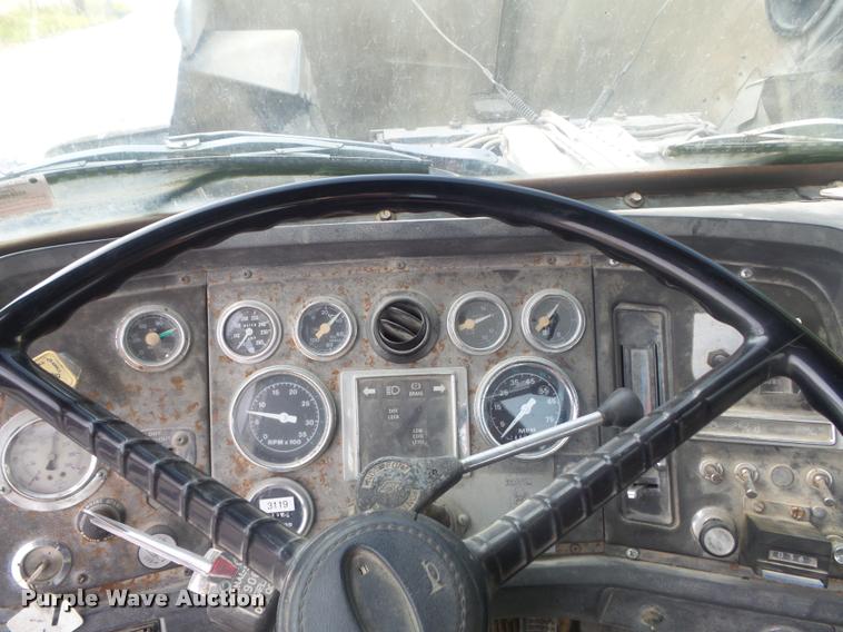 image for item K7520 1989 Ford LT9000 ready mix truck