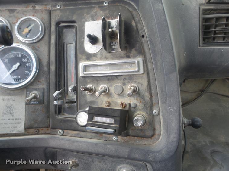 image for item K7520 1989 Ford LT9000 ready mix truck