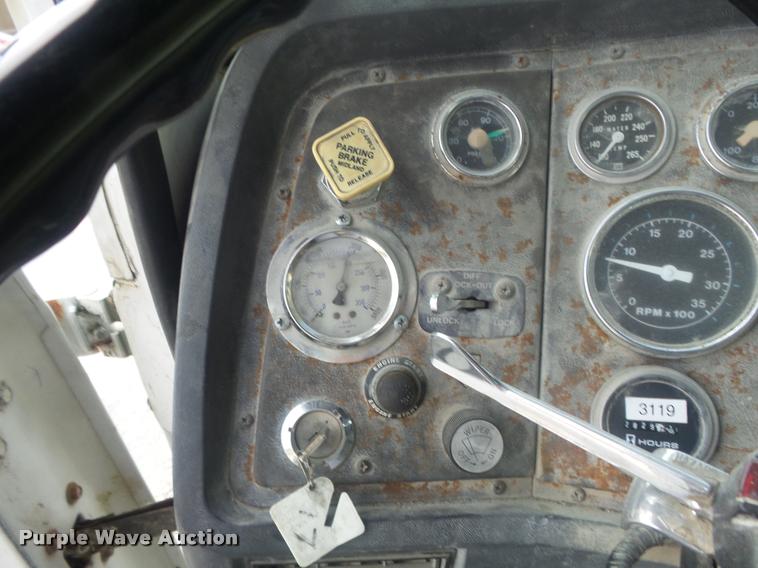 image for item K7520 1989 Ford LT9000 ready mix truck