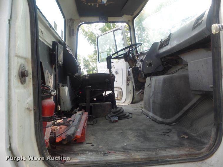 image for item K7520 1989 Ford LT9000 ready mix truck