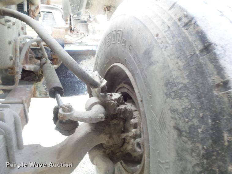 image for item K7520 1989 Ford LT9000 ready mix truck