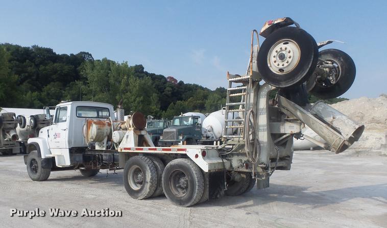 image for item K7521 1989 Ford LT9000 ready mix truck