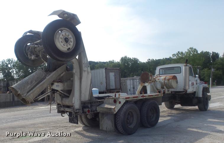 image for item K7521 1989 Ford LT9000 ready mix truck