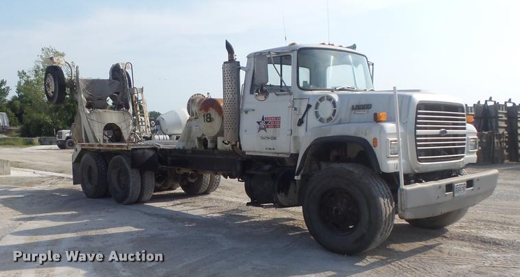 image for item K7521 1989 Ford LT9000 ready mix truck