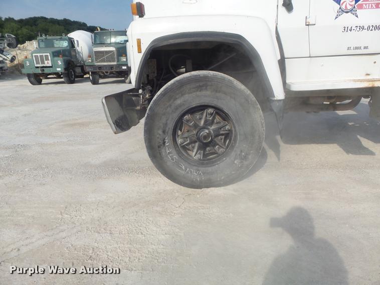 image for item K7521 1989 Ford LT9000 ready mix truck