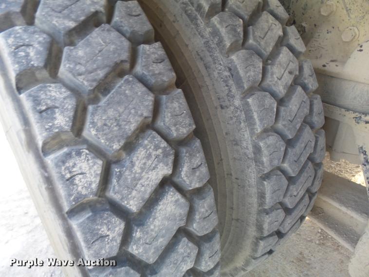 image for item K7521 1989 Ford LT9000 ready mix truck