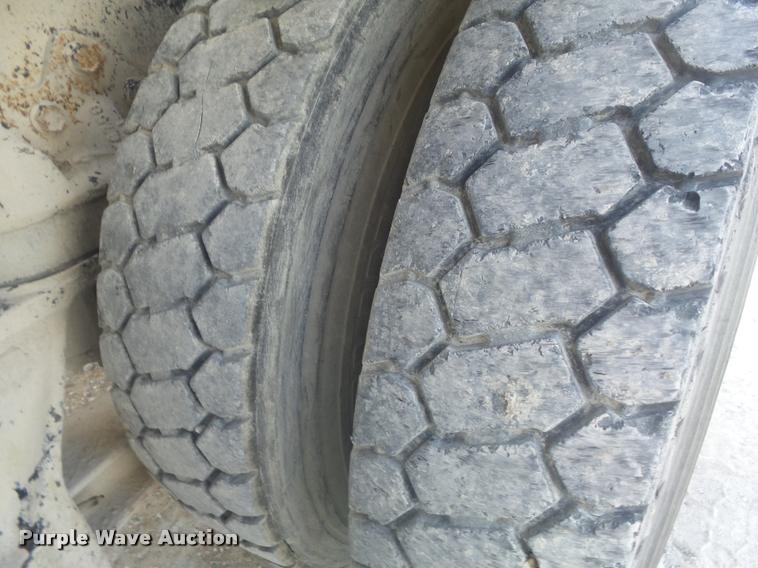 image for item K7521 1989 Ford LT9000 ready mix truck