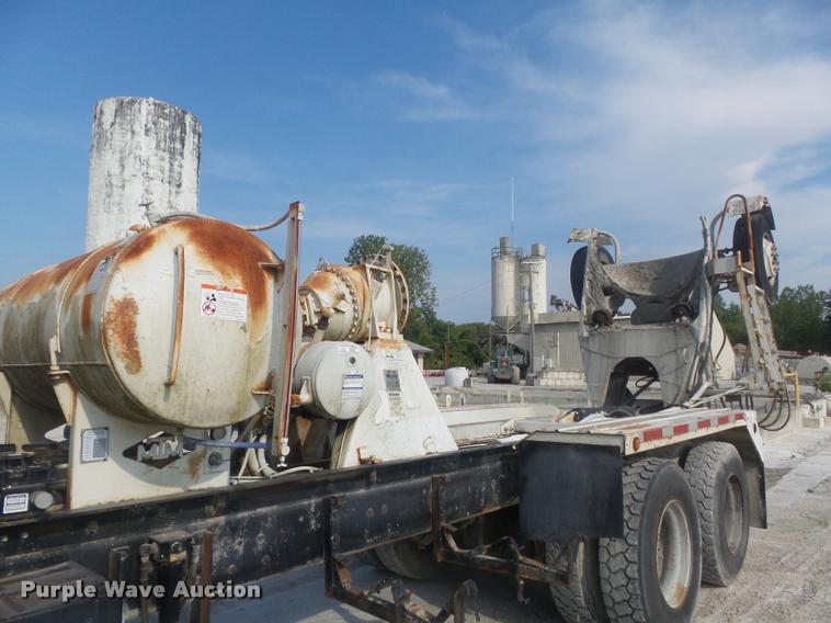 image for item K7521 1989 Ford LT9000 ready mix truck