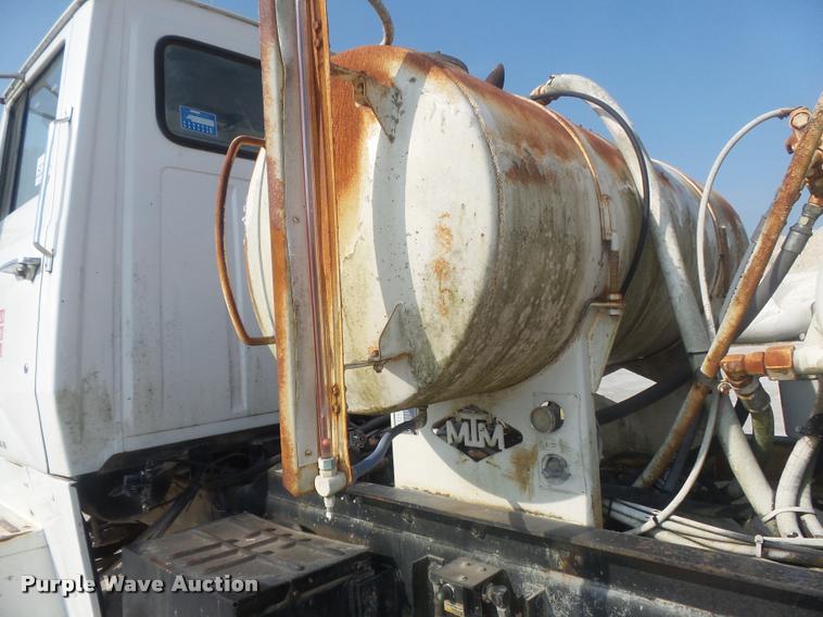 image for item K7521 1989 Ford LT9000 ready mix truck