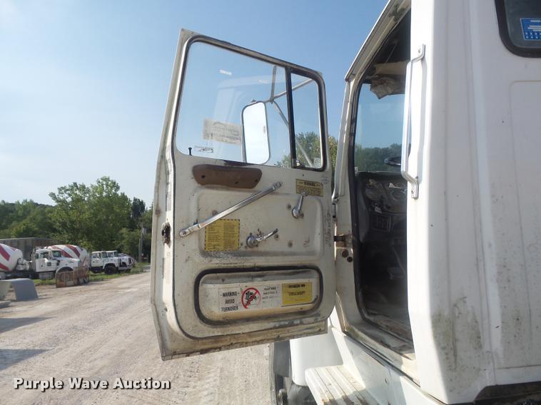 image for item K7521 1989 Ford LT9000 ready mix truck
