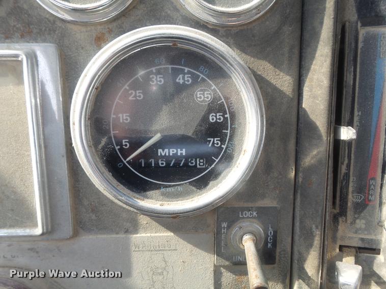 image for item K7521 1989 Ford LT9000 ready mix truck