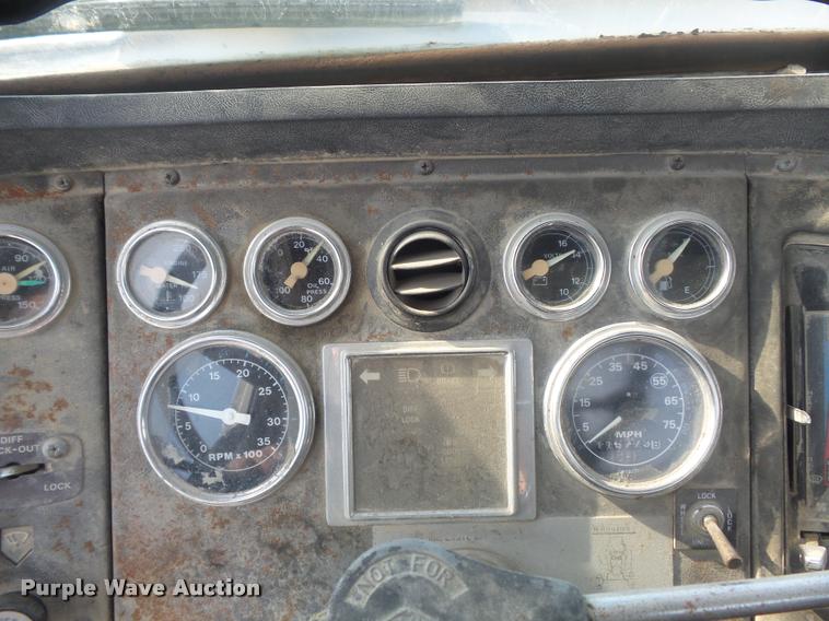 image for item K7521 1989 Ford LT9000 ready mix truck