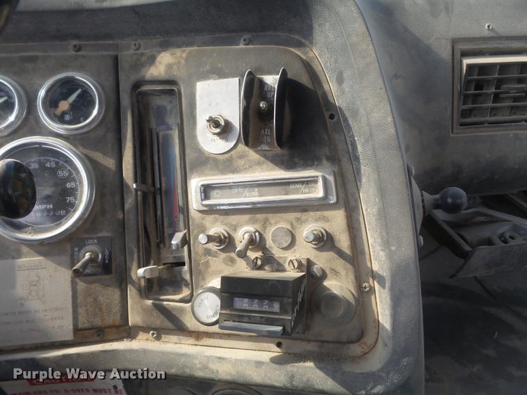 image for item K7521 1989 Ford LT9000 ready mix truck