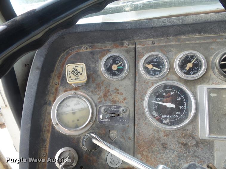 image for item K7521 1989 Ford LT9000 ready mix truck