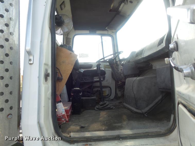 image for item K7521 1989 Ford LT9000 ready mix truck