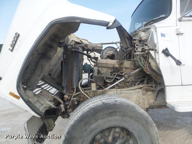 image for item K7521 1989 Ford LT9000 ready mix truck