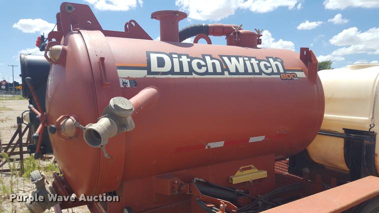 image for item L1510 2012 Ditch Witch FX30 vacuum trailer