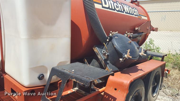 image for item L1512 2013 Ditch Witch FX30 vacuum trailer