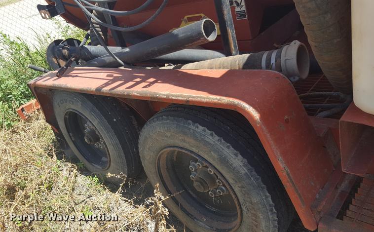 image for item L1512 2013 Ditch Witch FX30 vacuum trailer