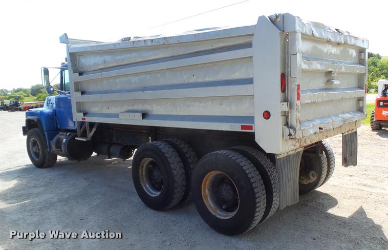 image for item L5629 1992 Mack RD688S dump truck