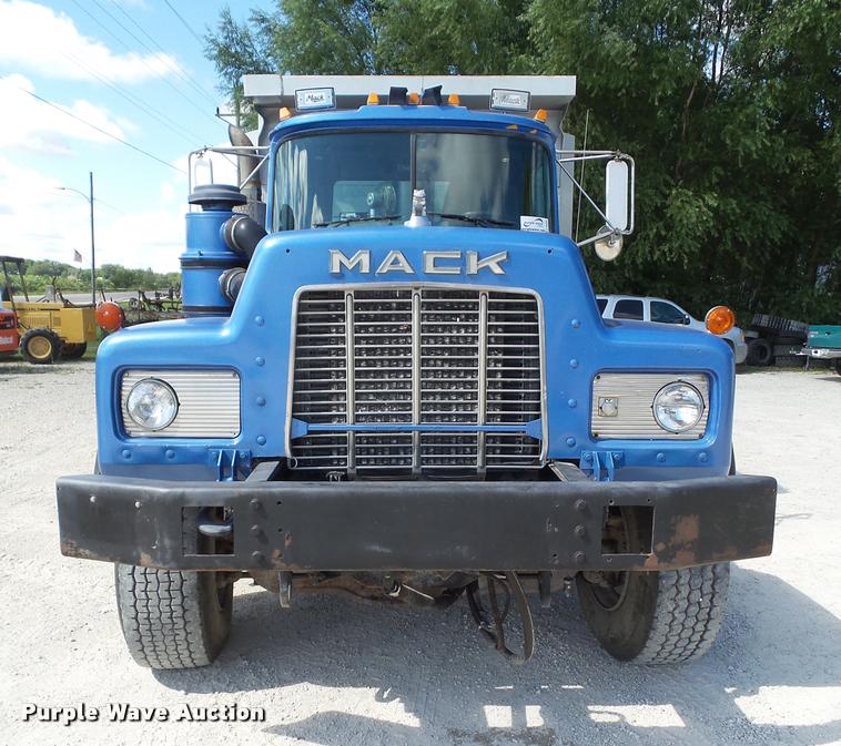 image for item L5629 1992 Mack RD688S dump truck