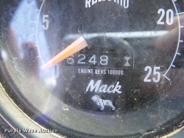 image for item L5629 1992 Mack RD688S dump truck