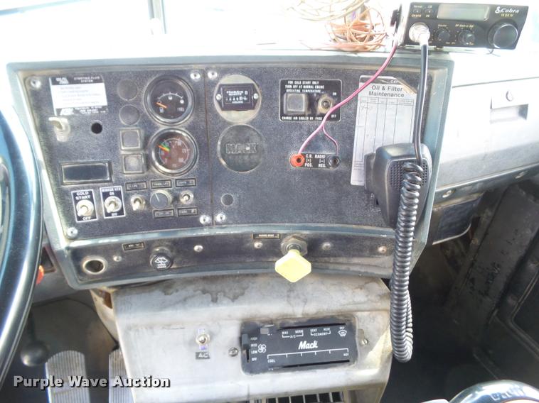 image for item L5629 1992 Mack RD688S dump truck