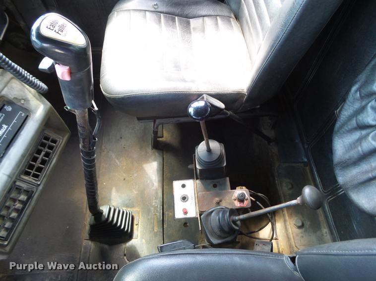 image for item L5629 1992 Mack RD688S dump truck