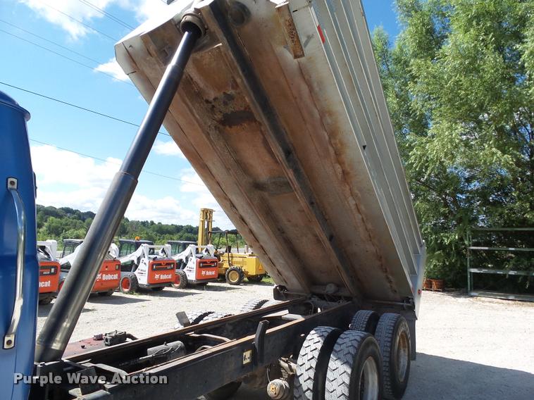 image for item L5629 1992 Mack RD688S dump truck