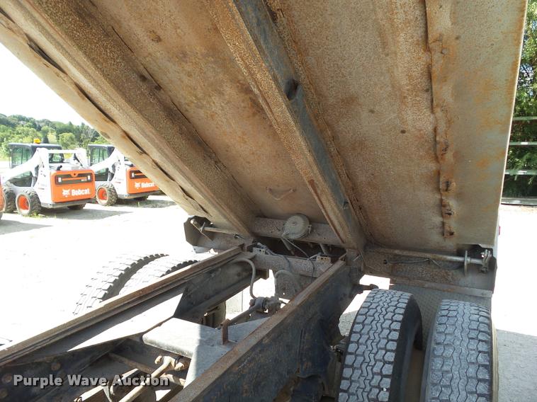 image for item L5629 1992 Mack RD688S dump truck