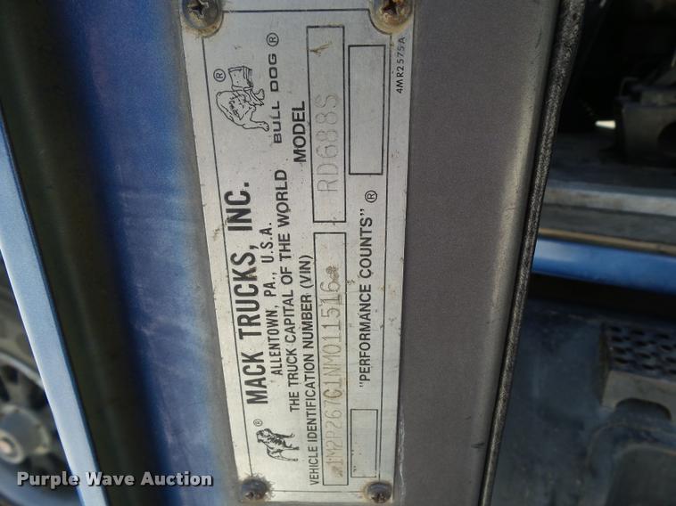 image for item L5629 1992 Mack RD688S dump truck