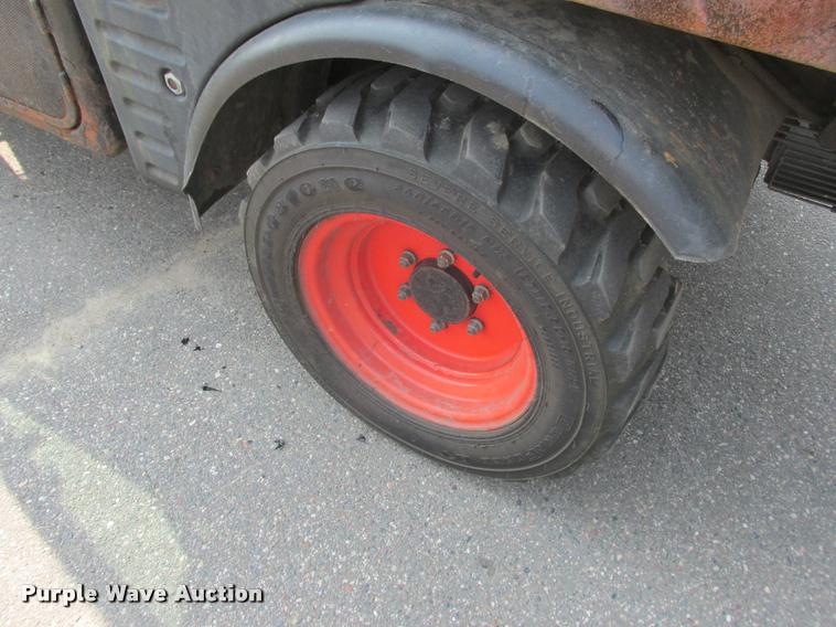 image for item K6115 2005 Bobcat Toolcat 5600 utility work machine