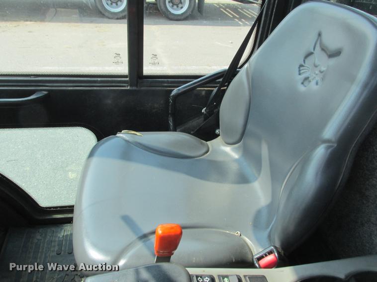 image for item K6115 2005 Bobcat Toolcat 5600 utility work machine