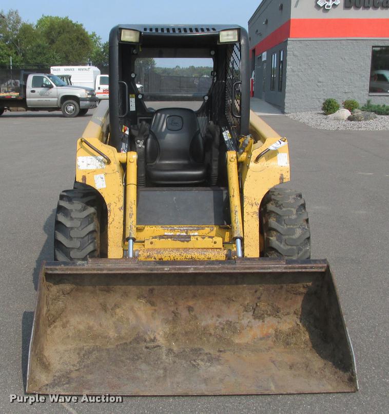 image for item K6116 2002 John Deere 250 skid steer