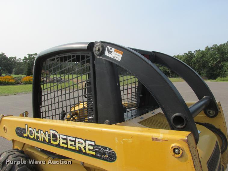 image for item K6116 2002 John Deere 250 skid steer
