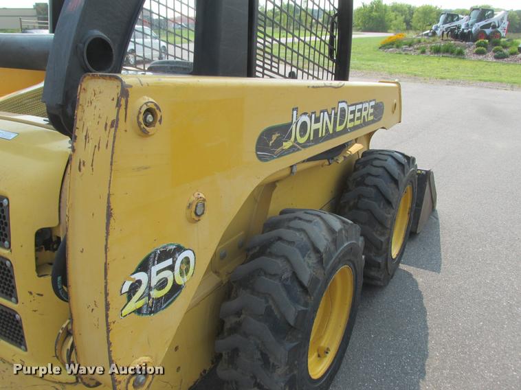 image for item K6116 2002 John Deere 250 skid steer