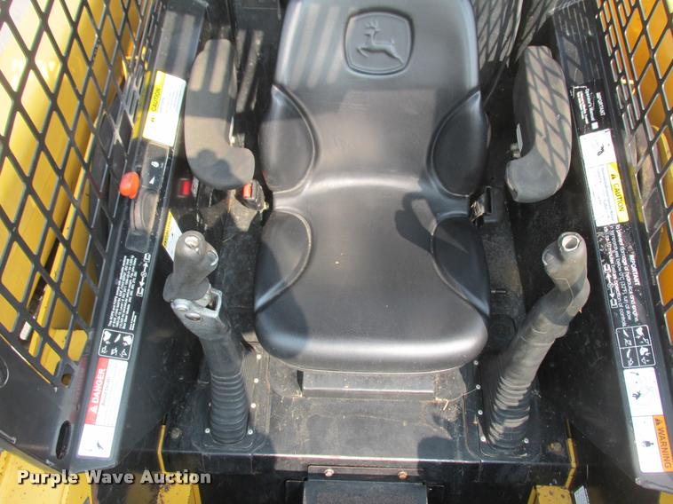 image for item K6116 2002 John Deere 250 skid steer