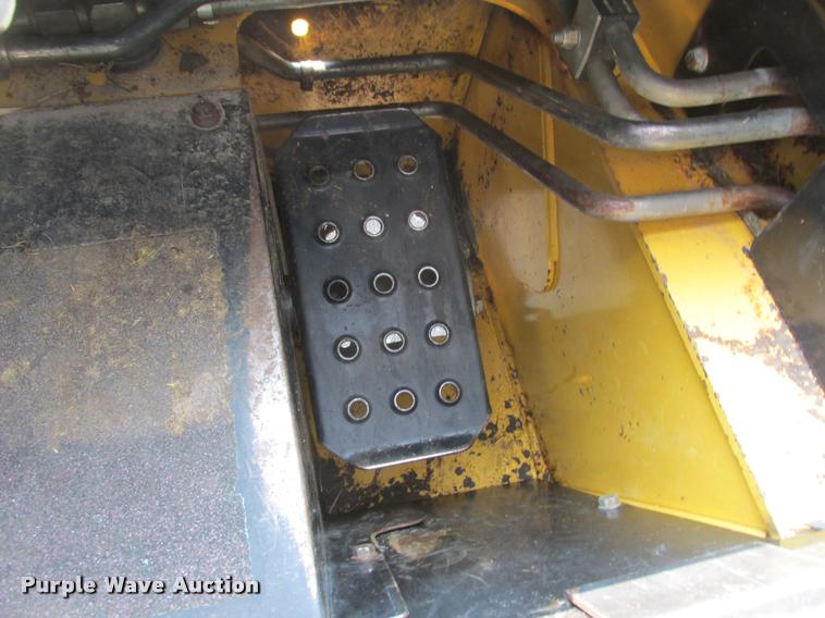 image for item K6116 2002 John Deere 250 skid steer