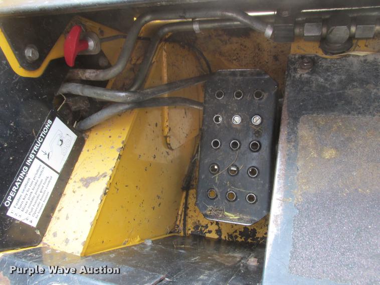 image for item K6116 2002 John Deere 250 skid steer